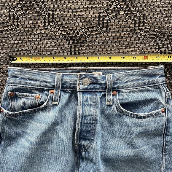 Levis Pants Women's 26 Light Wash Premium Denim Jeans Button Fly Wedgie Fit - Picture 5 of 7